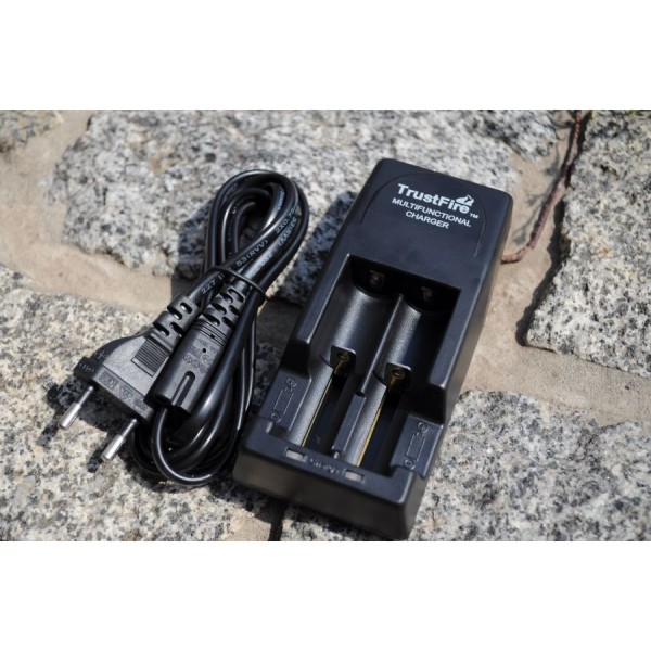 Зарядное устройство 2x18650, 16340 TrustFire TR-001